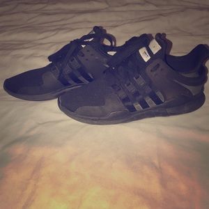 WOMEN’S ADIDAS SNEAKERS 👟